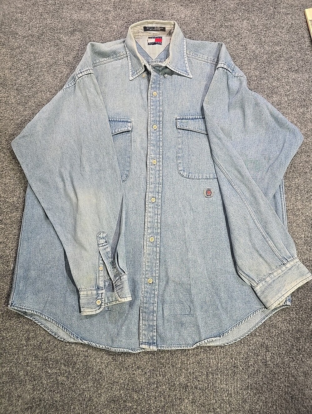 Vinatge Blue Jean Tommy Hilfiger Button Down Long Sleeve Pocket Flaps And Logo